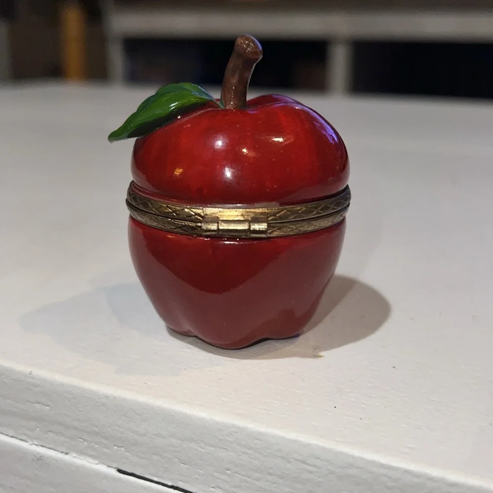 Vintage apple trinket jewelry box